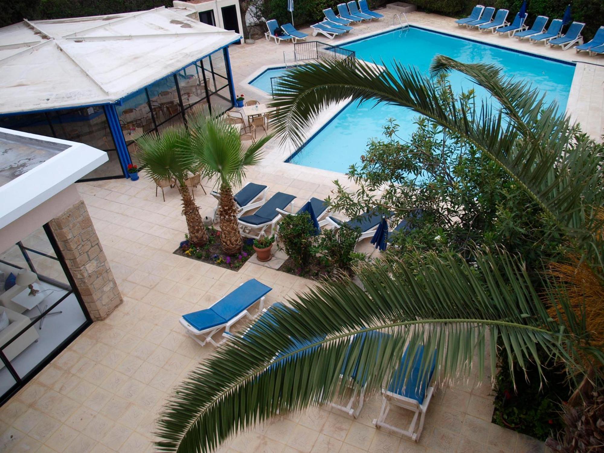 Hilltop Gardens Hotel Apartments Paphos Exterior photo