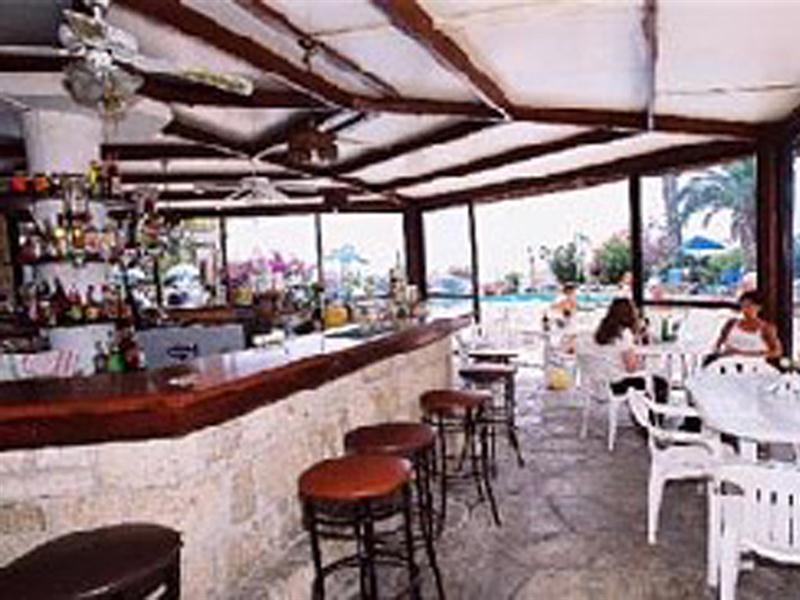 Hilltop Gardens Hotel Apartments Paphos Exterior photo